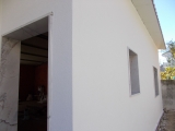 Fotografia de uma parede exterior em capote