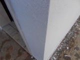 Fotografia de uma parede exterior em capote