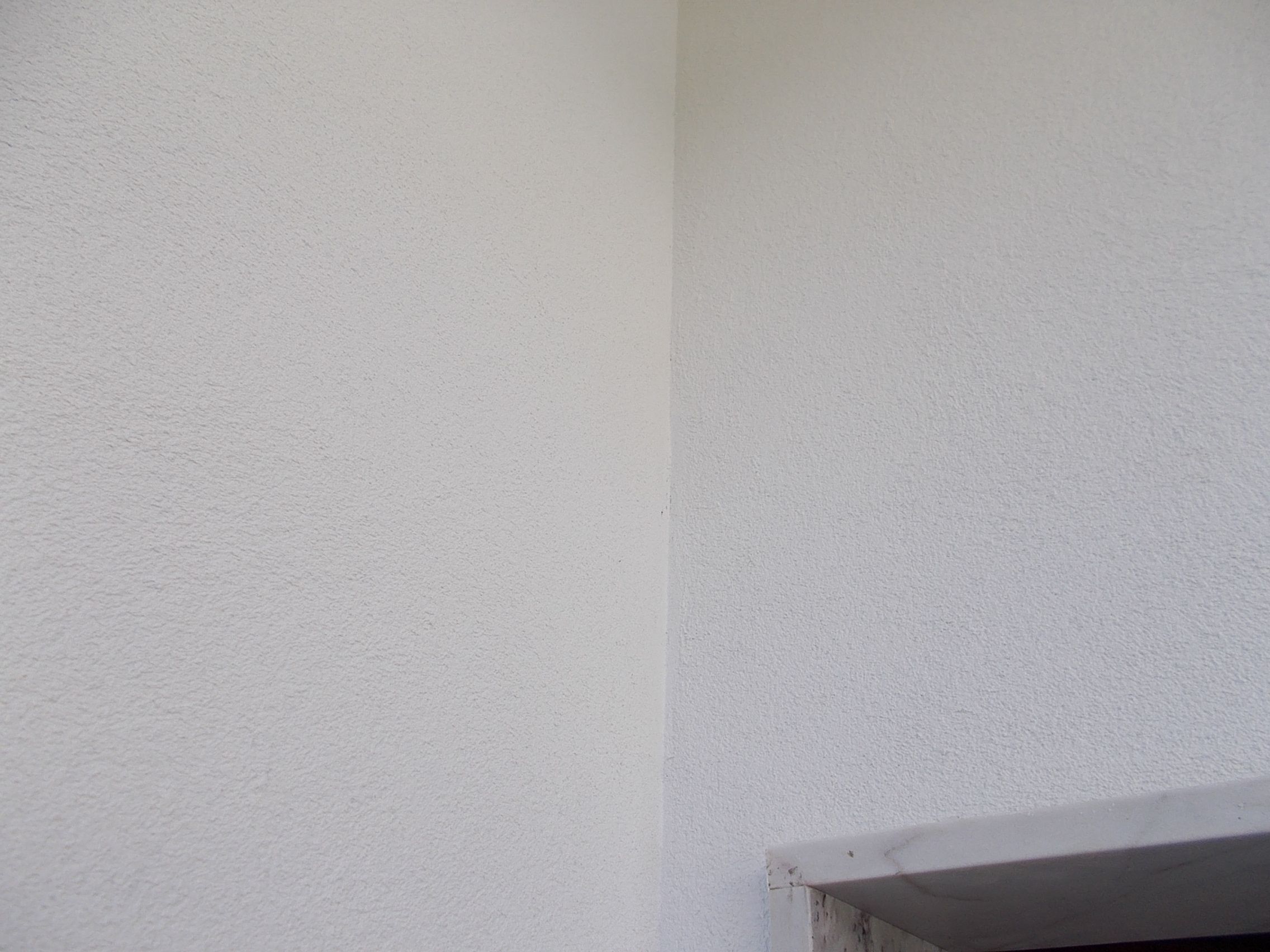 Fotografia de uma parede exterior em capote
