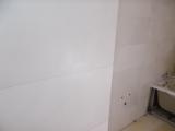 Fotografia de azulejos brancos de casa de banho