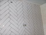 Fotografia de uma parede de azulejos