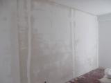 Fotografia de trabalhos numa parede
