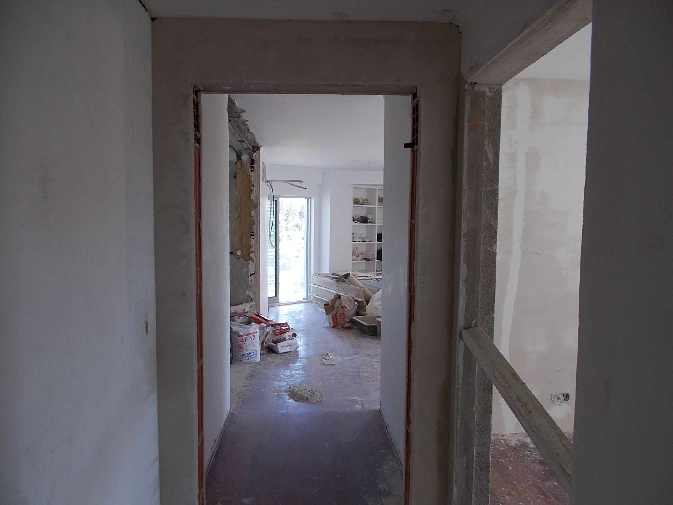 Fotografia de estuque num corredor
